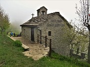 62 Al Santuario della Sacra Famiglia di Nazareth con nebbie vaganti